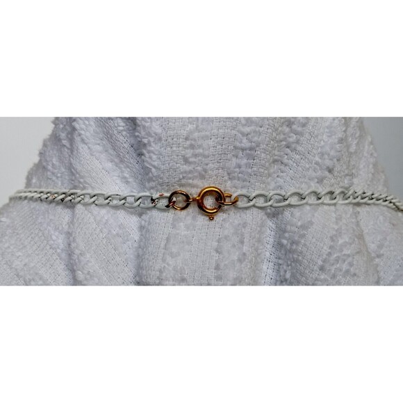 Vintage White Enamel Medallion Filigree Snowflake Pendant Necklace - Picture 5 of 7